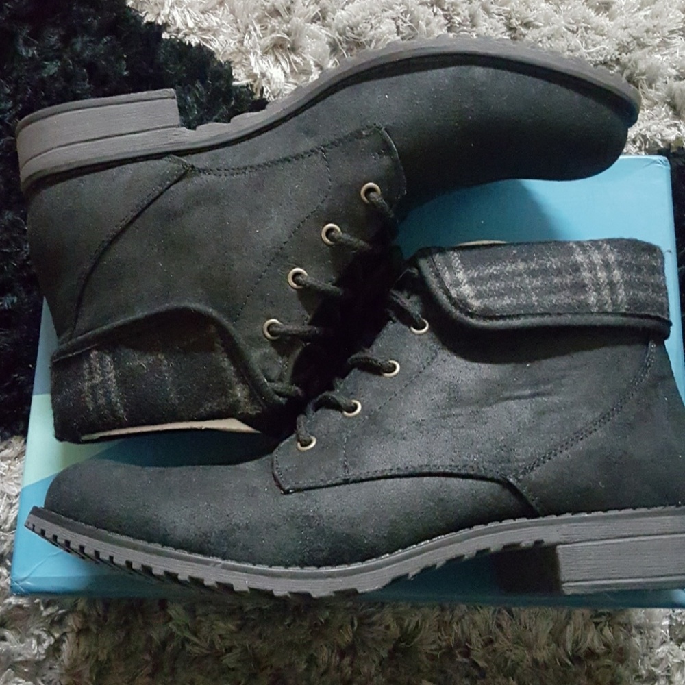 Shoes - Picture 2 of 3